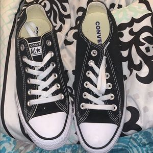 Black Lowtop Converse
